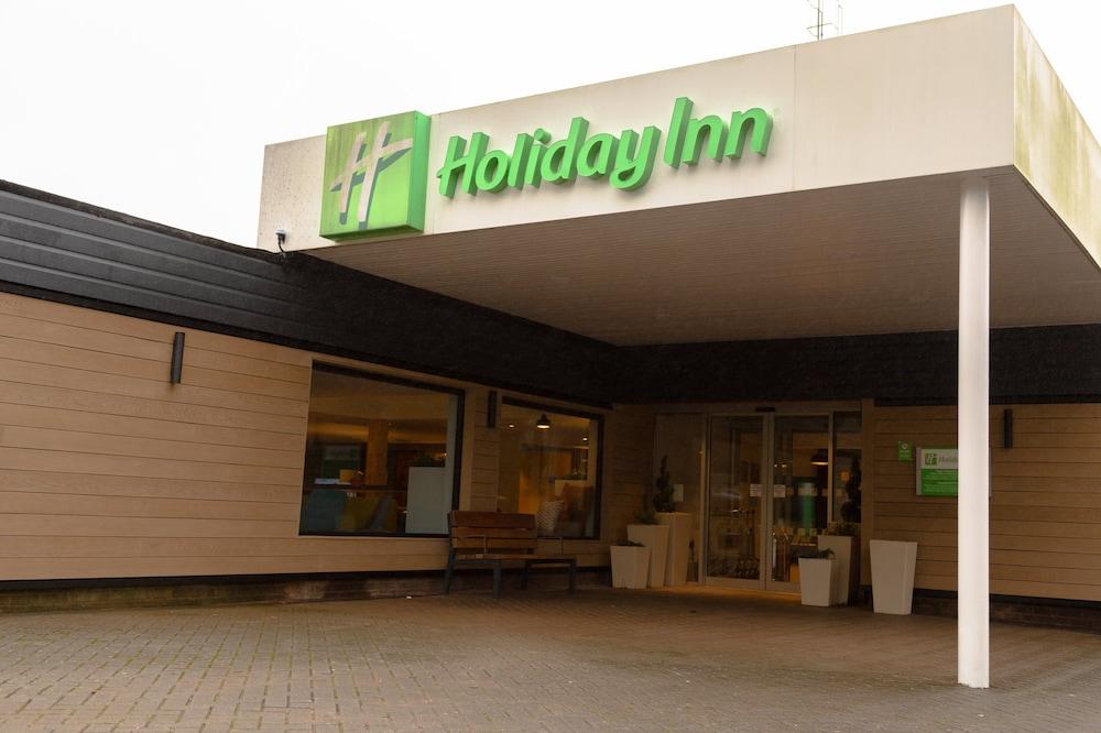 HOLIDAY INN NEWPORT — 1