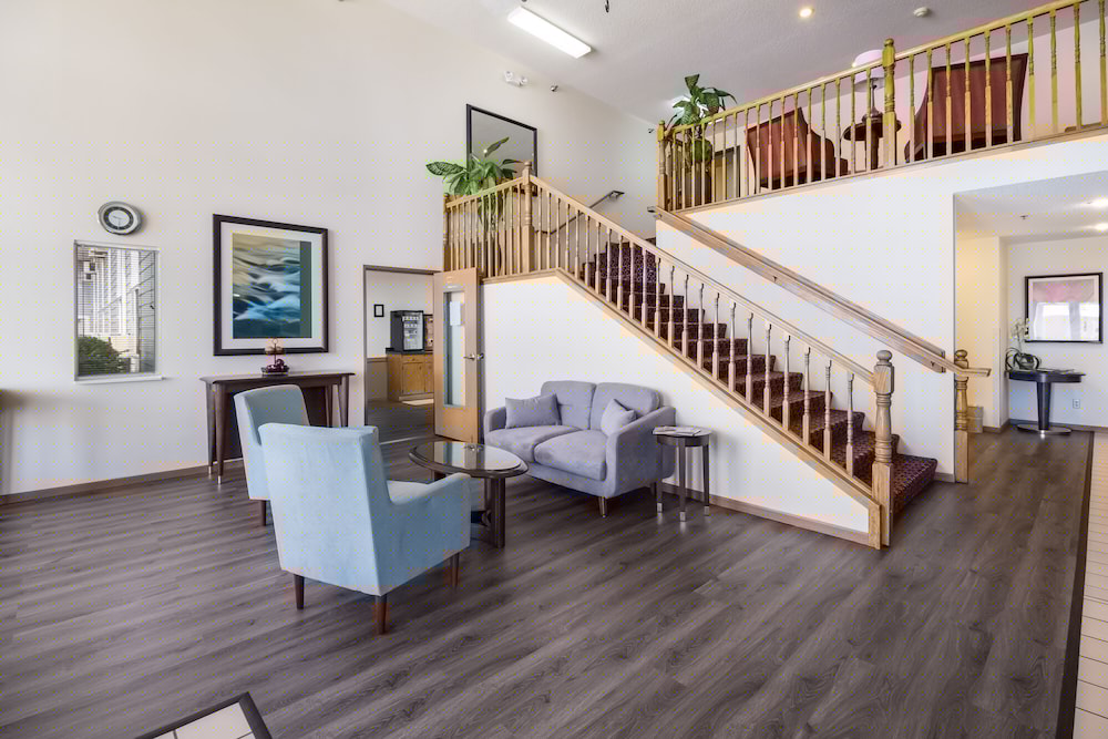 Alliance Hotel & Suites, a Howard Johnson by Wyndham — 9