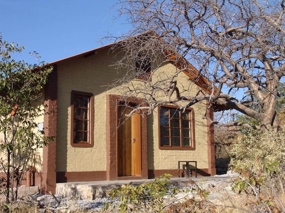 Etosha Safari Lodge 1112108 — 2