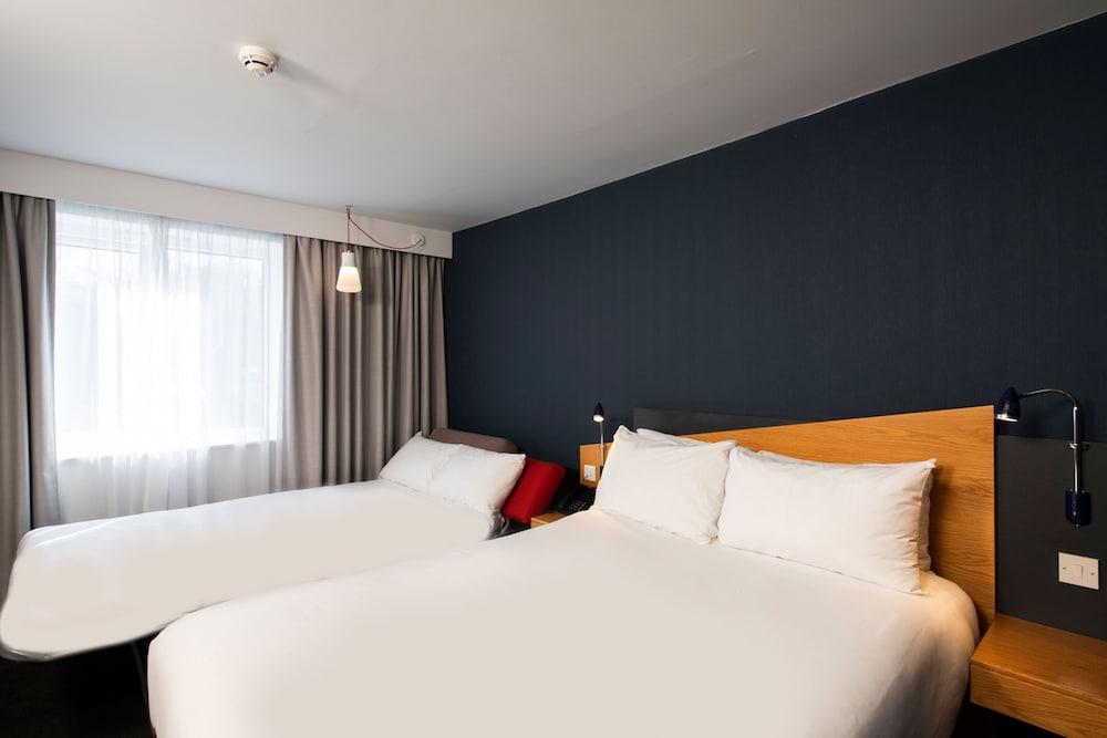 Holiday Inn Express Newport — 6