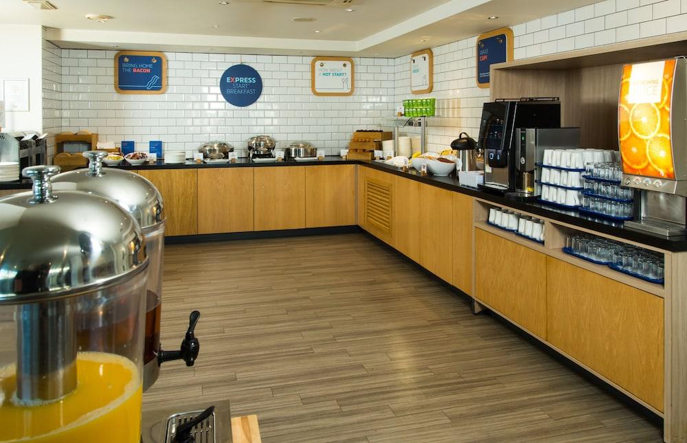 Holiday Inn Express Bath an IHG Hotel — 9