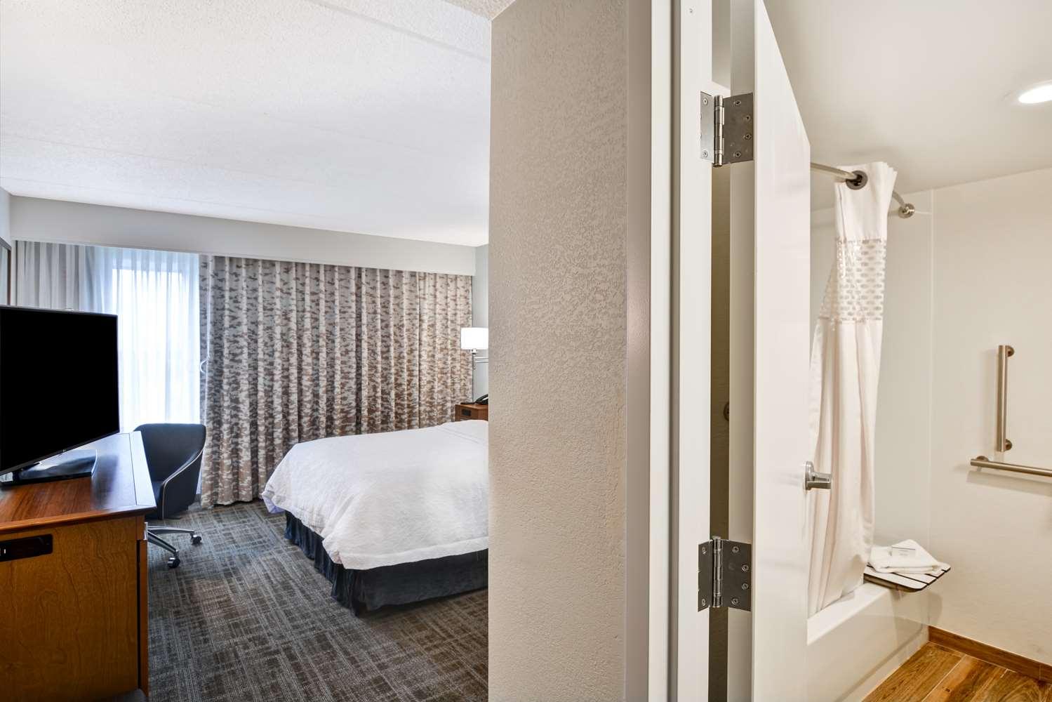 Hampton Inn Albany-Wolf Road — 6