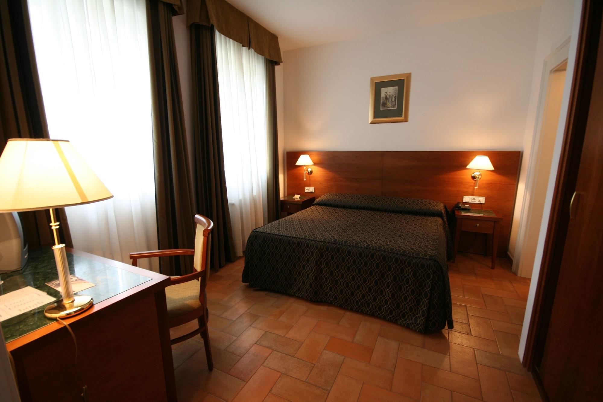 HOTEL GALILEO 110902 — 8