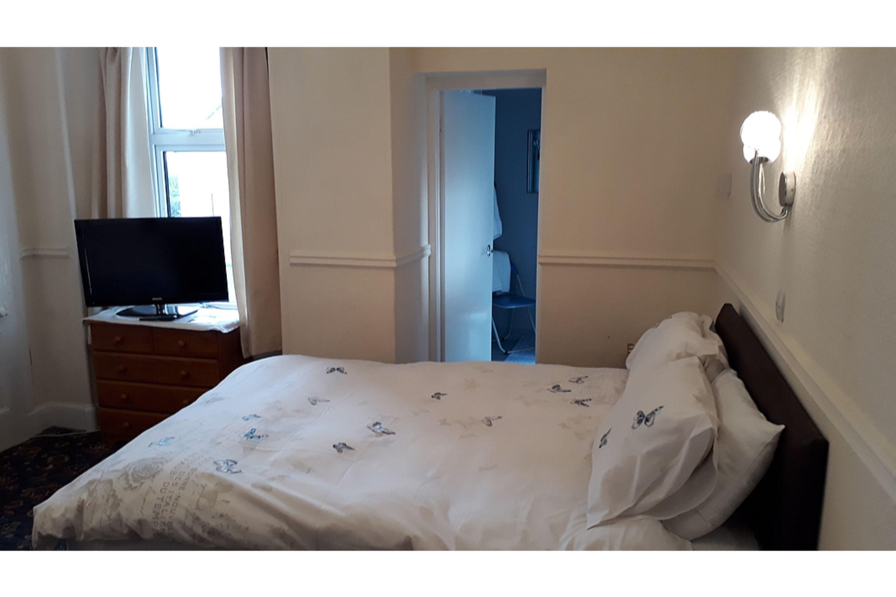 OYO Cedar Villa Guest House — 7
