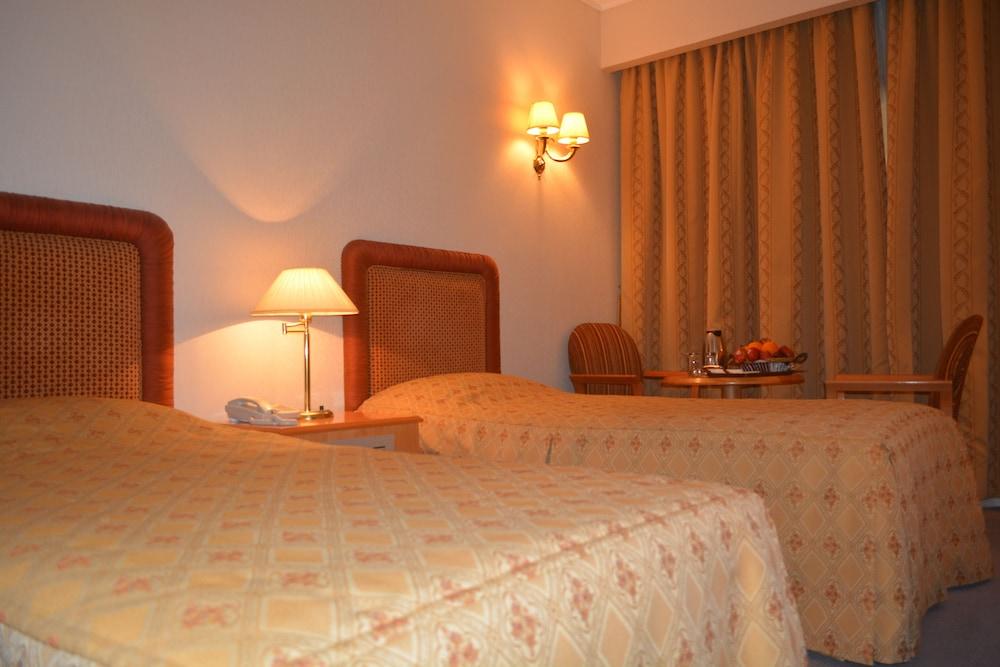 Carlton Tower Hotel — 3