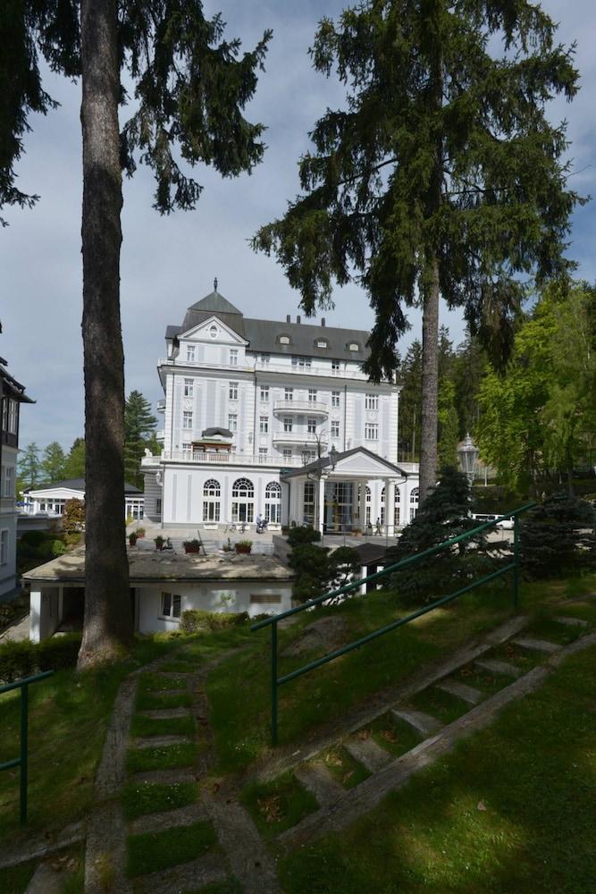 Esplanade Spa and Golf Resort 100252 — 8