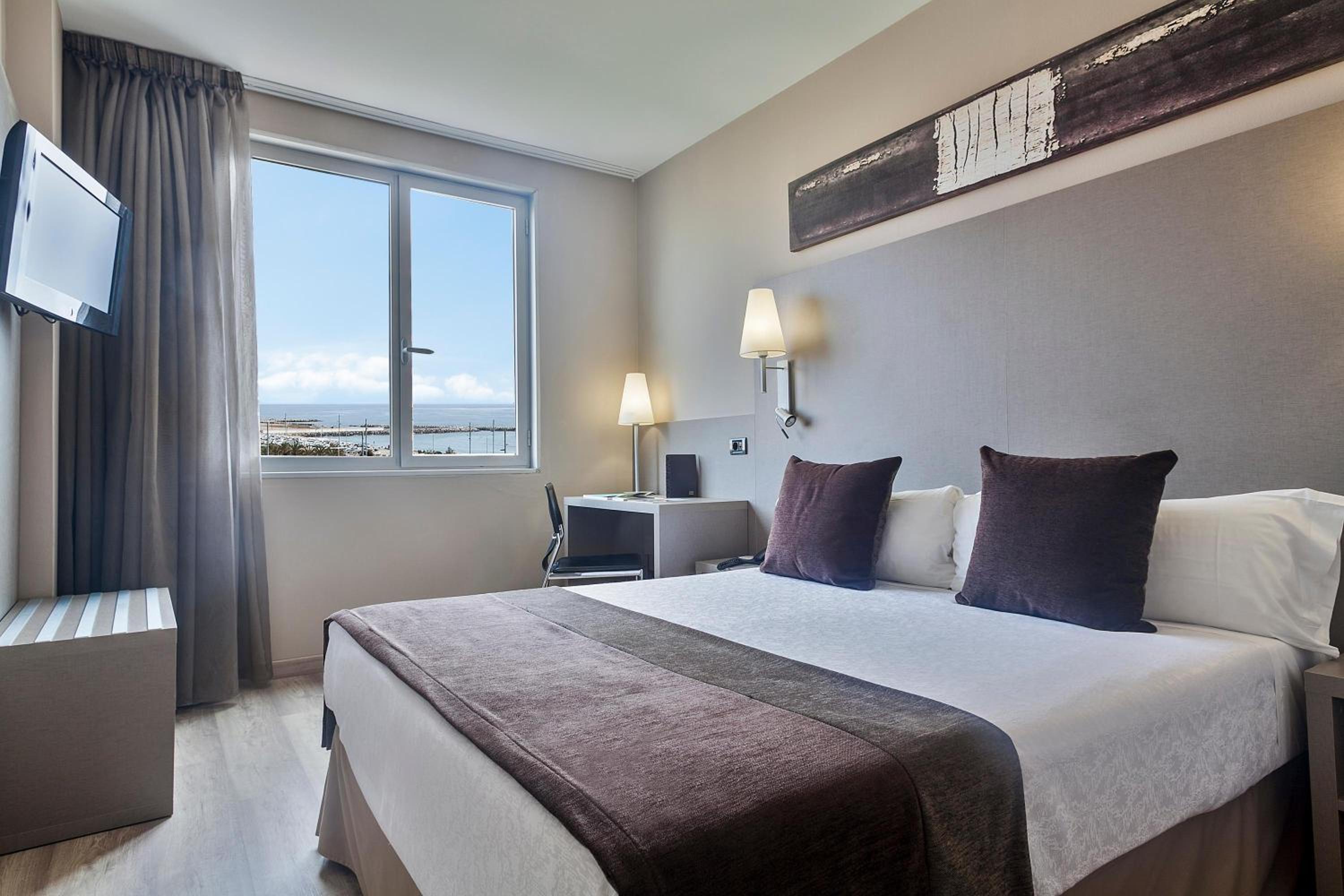 Hampton by Hilton Dubai Al Seef — 9