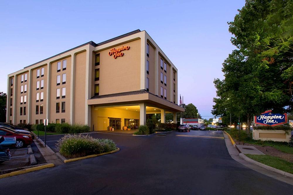 Hampton Inn Fairfax City — 3