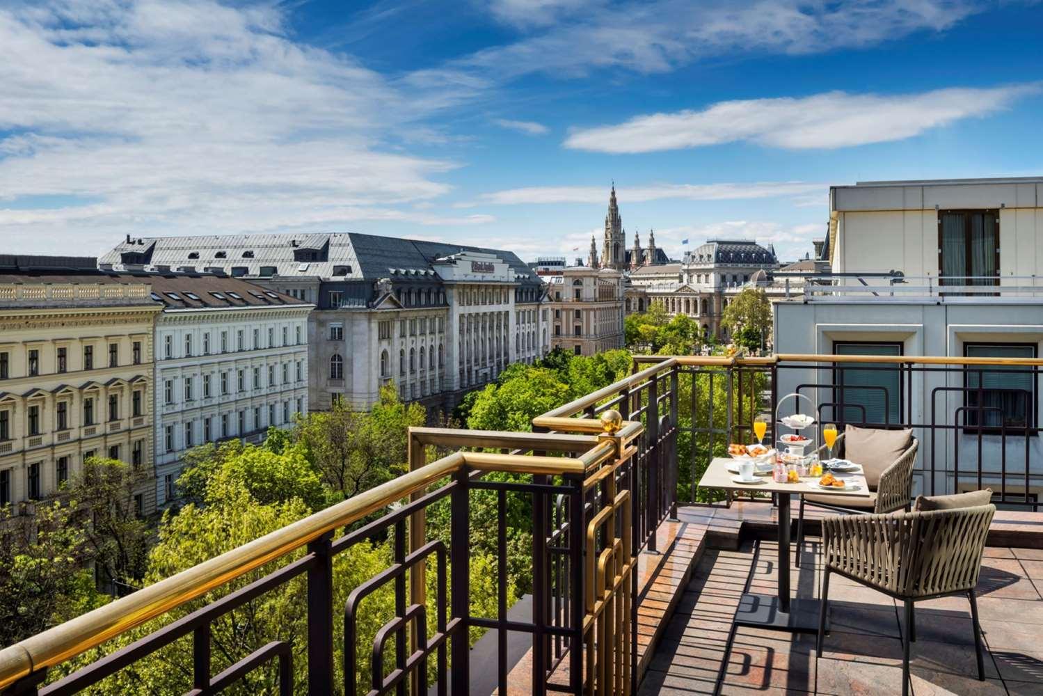 HILTON VIENNA PLAZA 2314 — 9