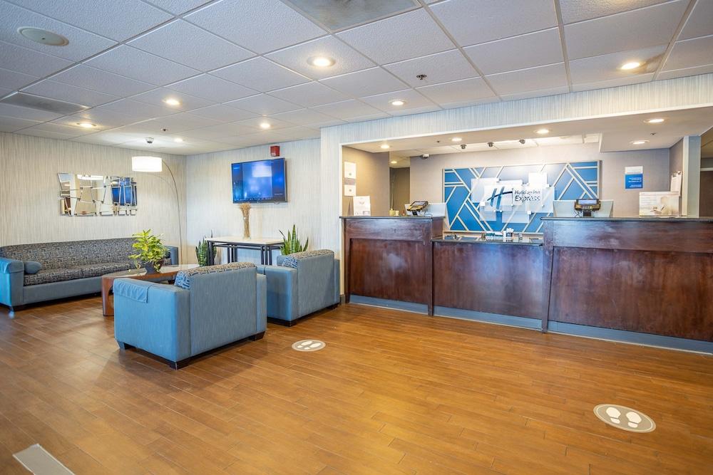 Holiday Inn Express Newark Airport – Elizabeth — 8