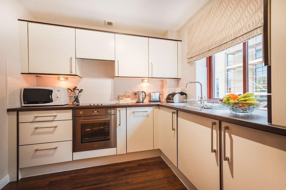 The Knight Residence by Mansley Serviced Apartments — 8