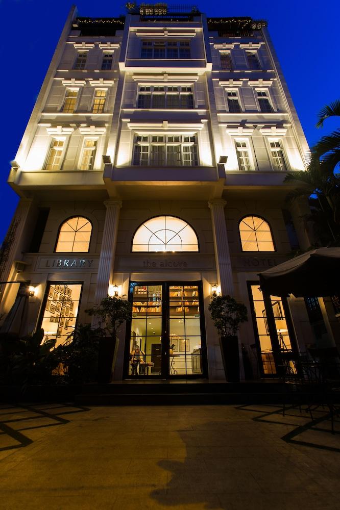 THE ALCOVE LIBRARY HOTEL — 2