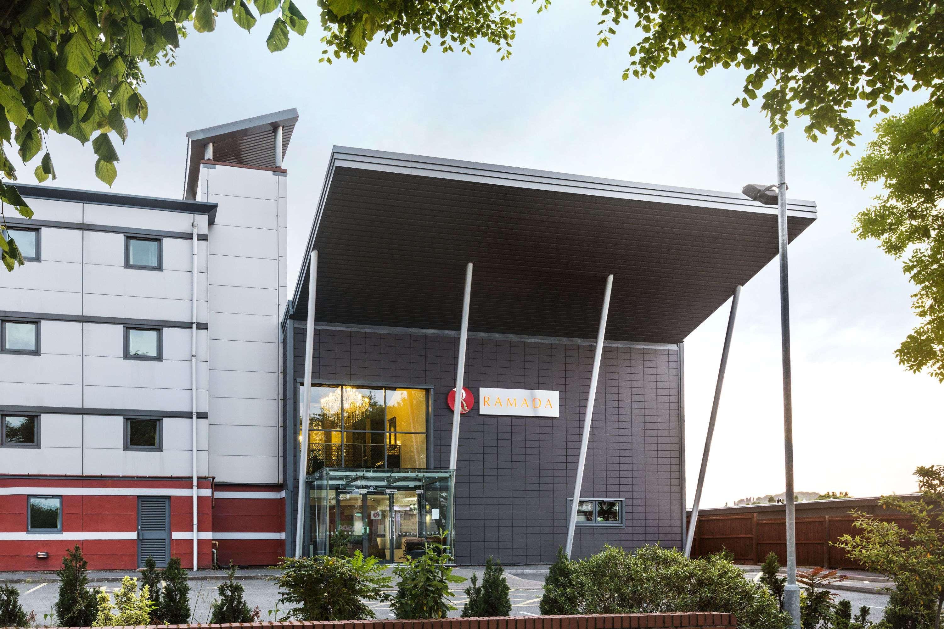 Ramada by Wyndham Oldbury Birmingham — 2