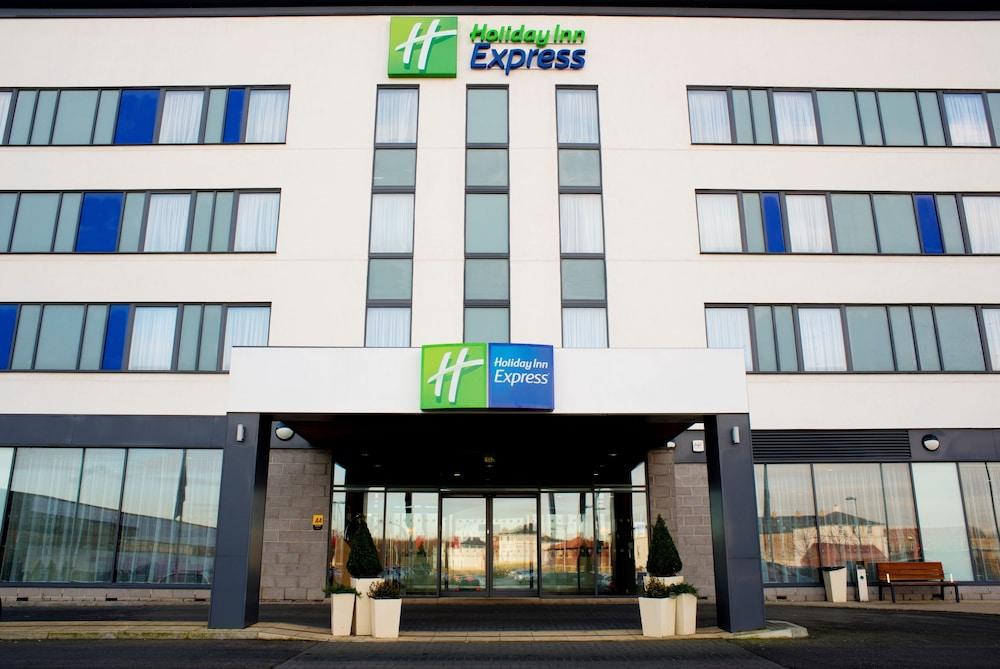 HOLIDAY INN EXPRESS ROTHERHAM - NORTH