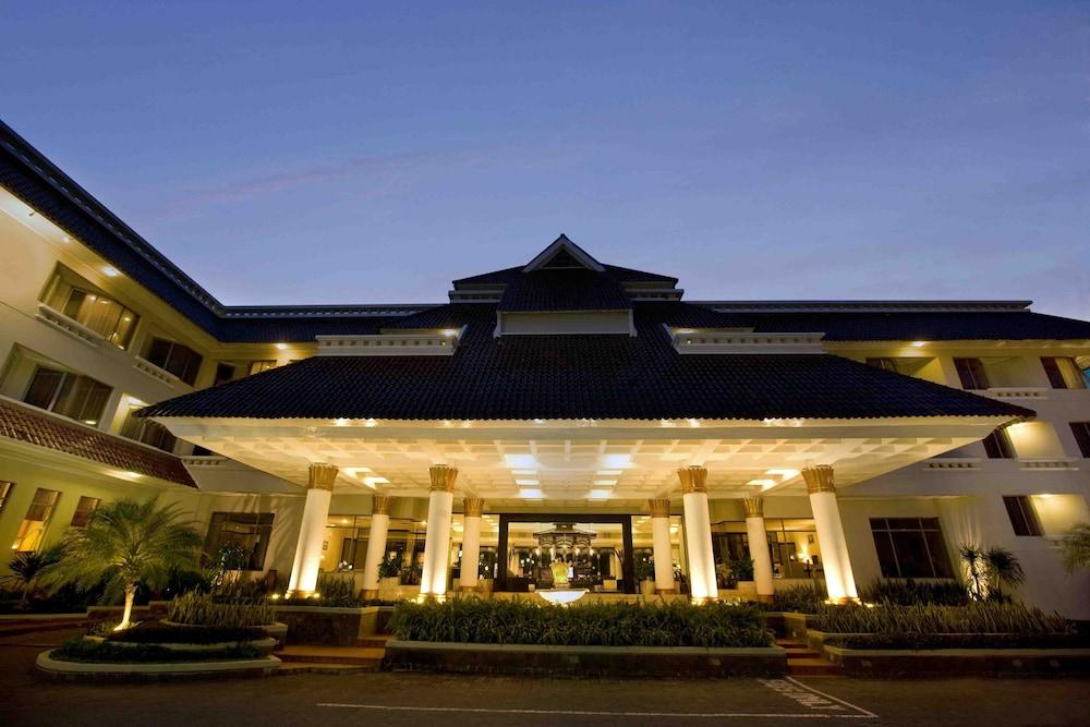 HOTEL SANTIKA PREMIERE JOGJA 14474 — 5