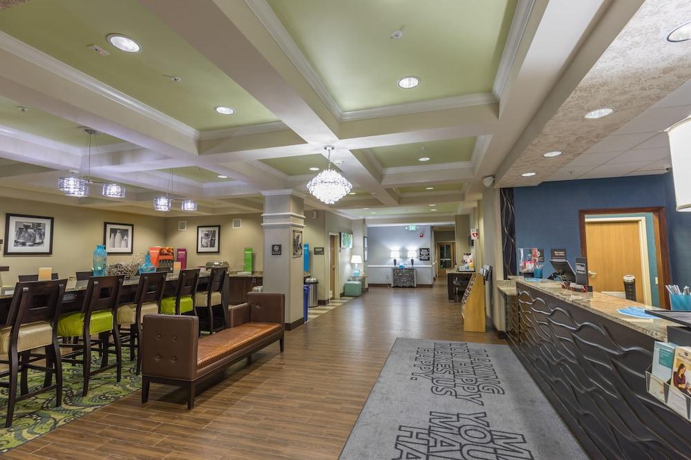Hampton Inn Eugene — 9