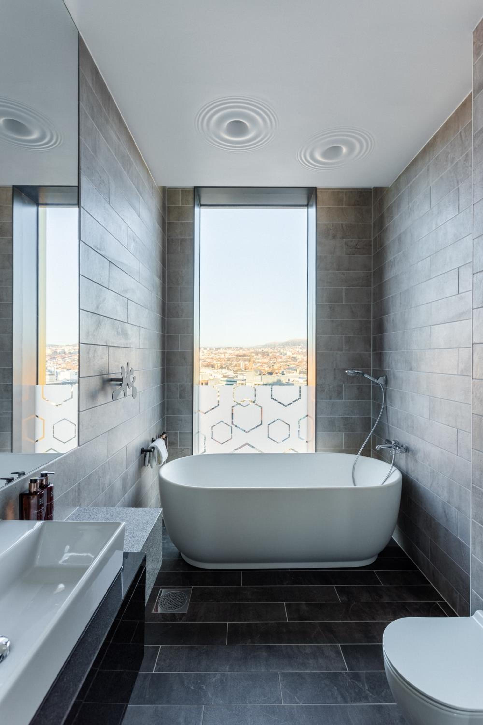 Clarion Hotel The Hub — 8