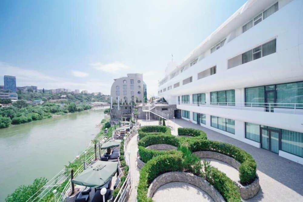 Hotel Cruise — 3
