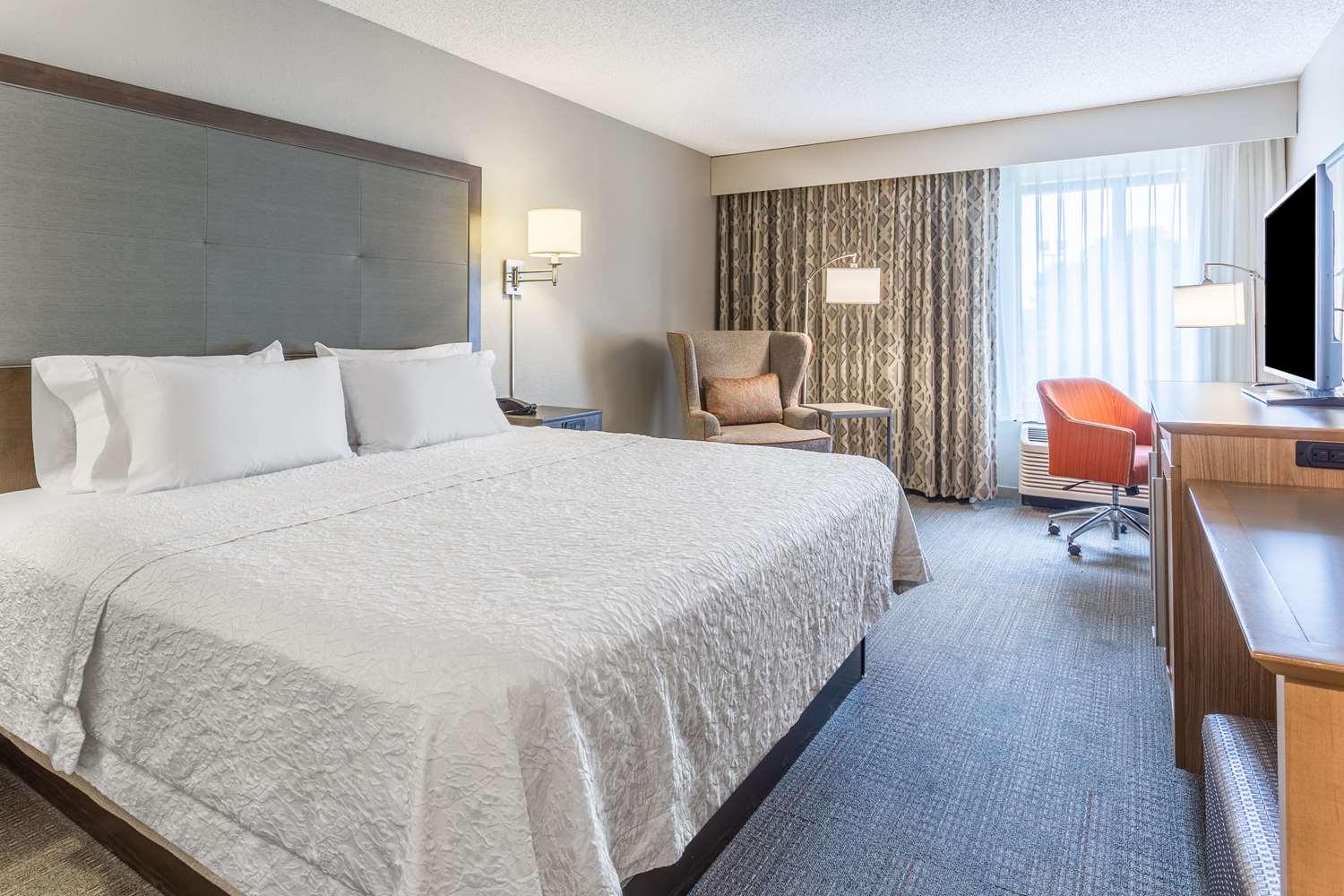 Hampton Inn Eau Claire — 9