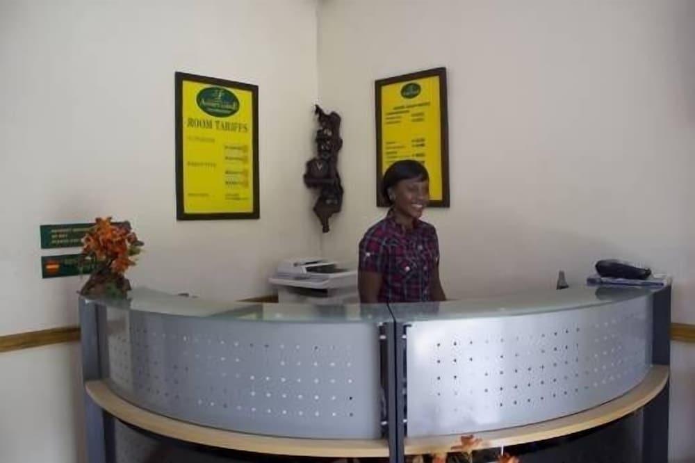 Annie's Lodge Blantyre — 4