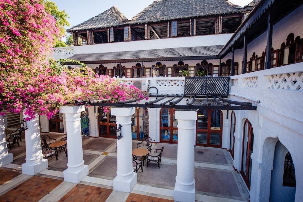 Serena Beach Hotel and Spa 16434 — 9