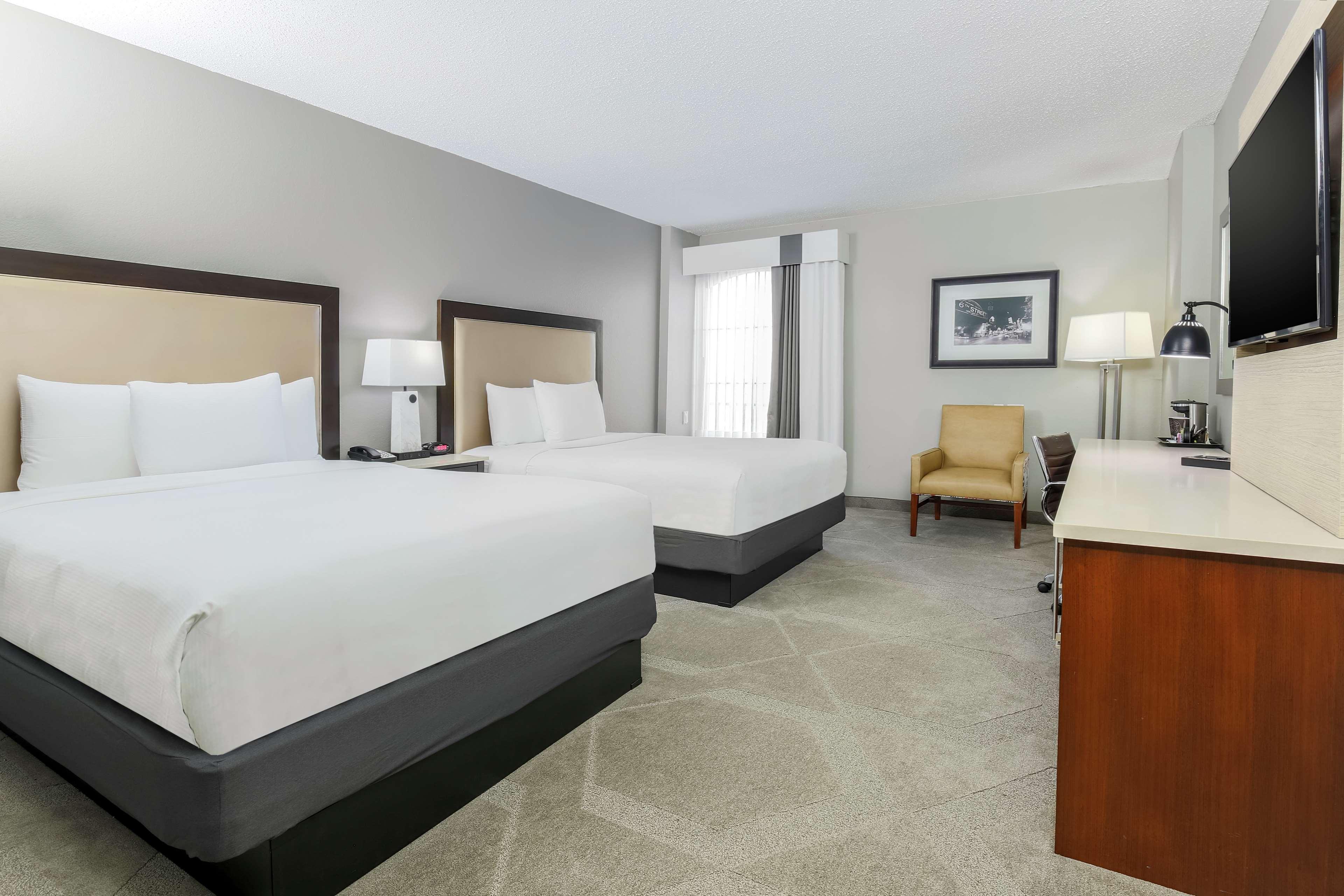 Doubletree By Hilton Austin University Area — 10
