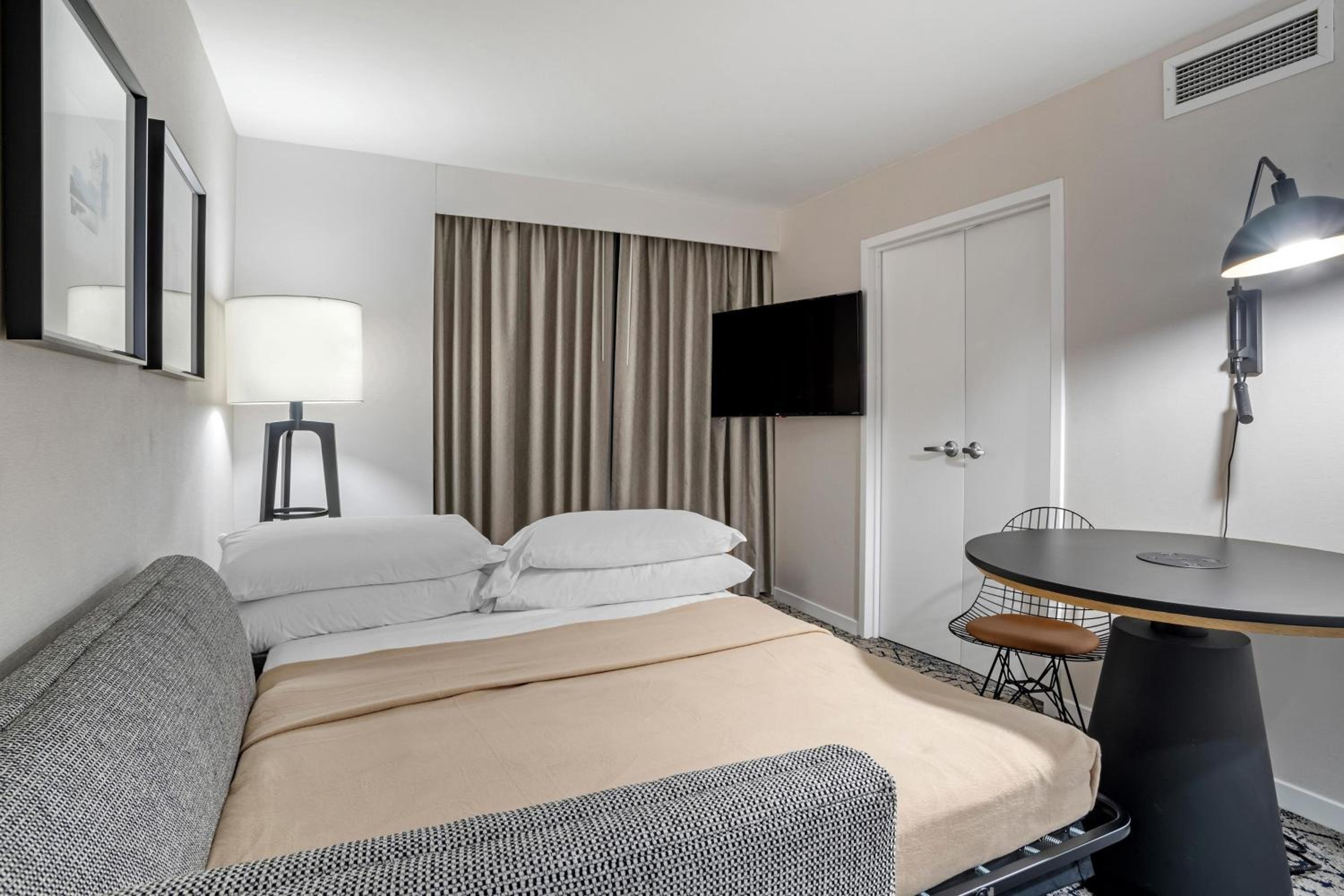 Sheraton Suites Old Town Alexandria — 5