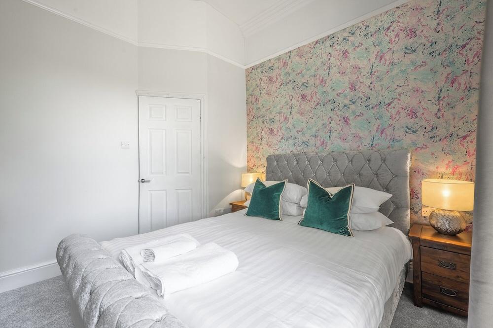 Latimer House — 10