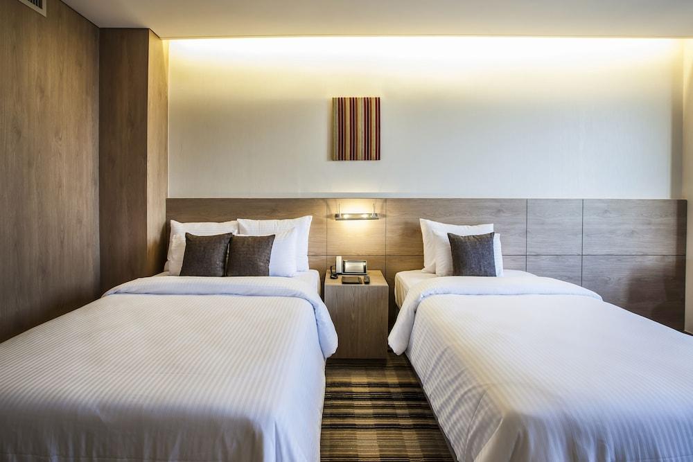 Hamilton Hotel — 9