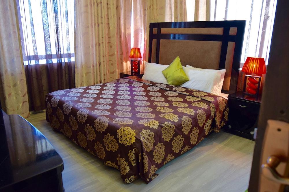 New Avon Hotel — 4