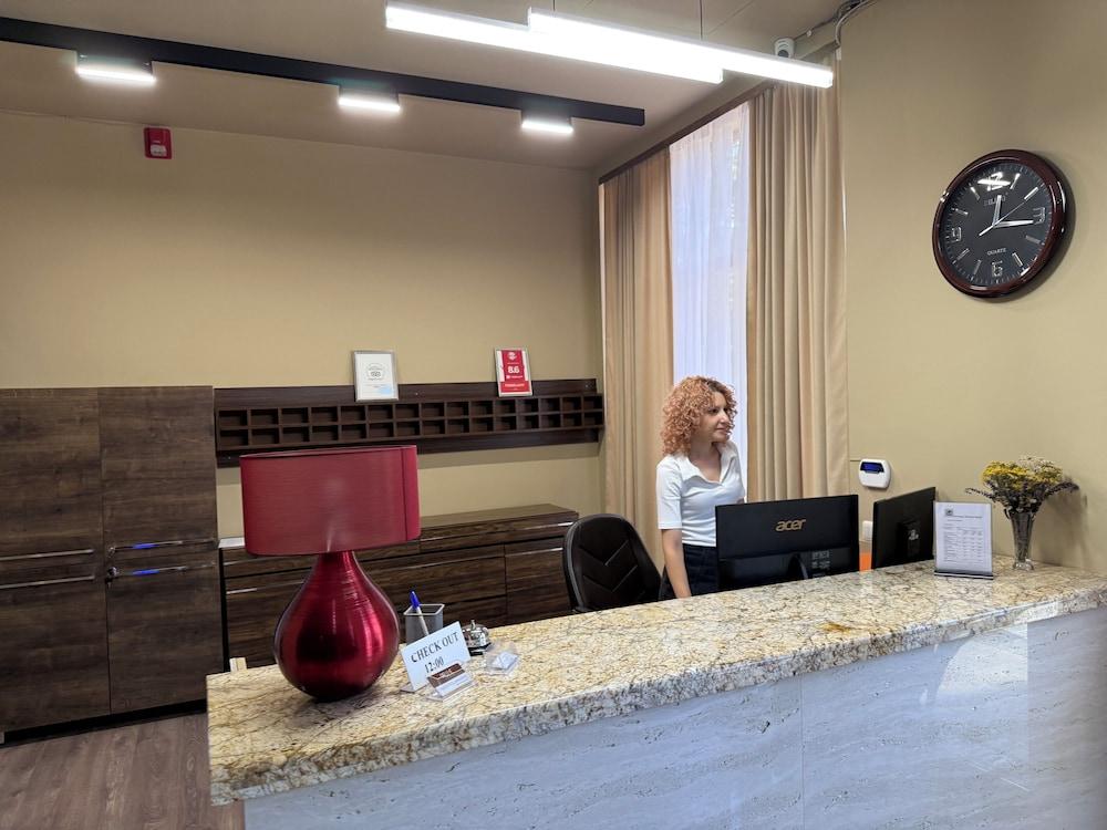YEREVAN DELUXE HOTEL — 9
