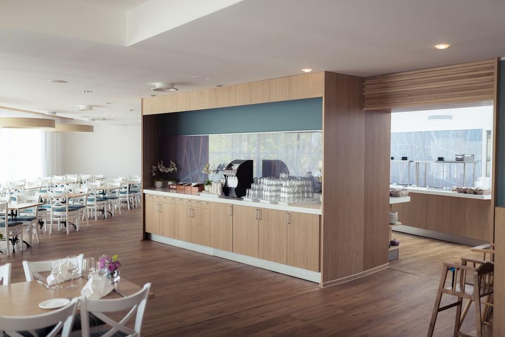 STRAND SPA & CONFERENCE HOTEL 911755 — 4