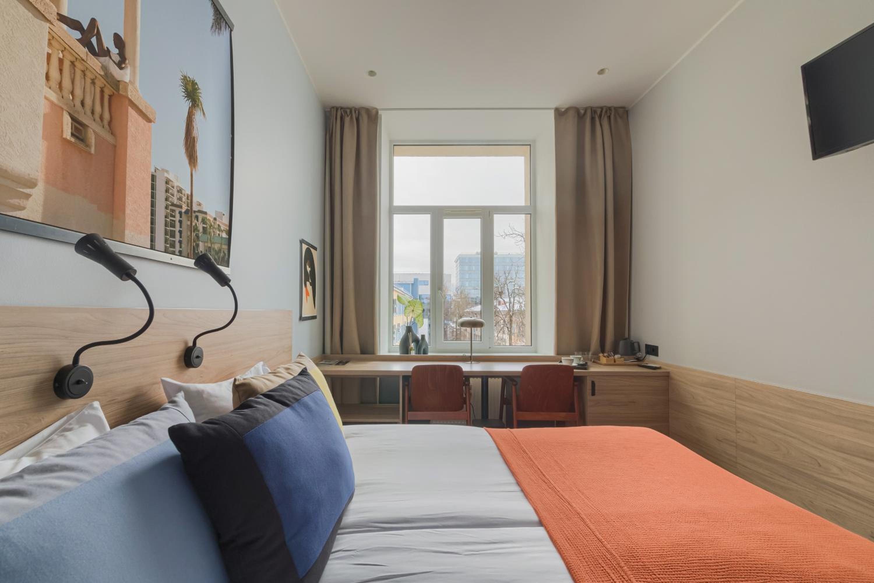 Corner Hotel 1058848 — 3