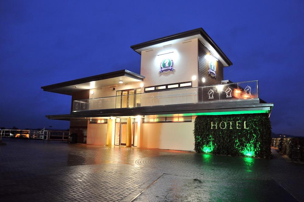 INGLISTON COUNTRY CLUB