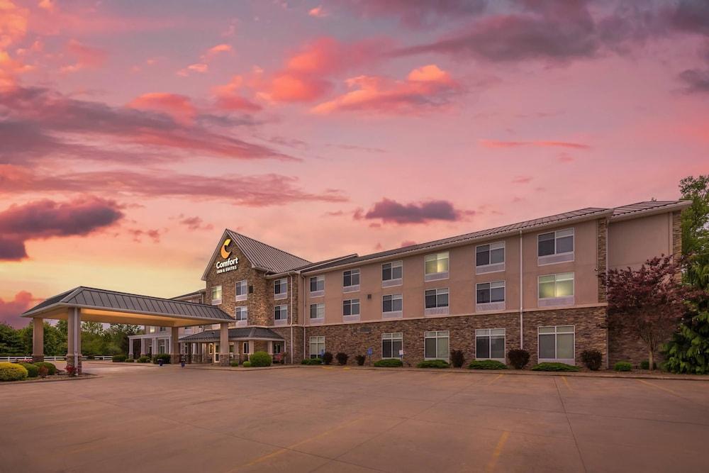 Comfort Inn & Suites Dover, OH — 1