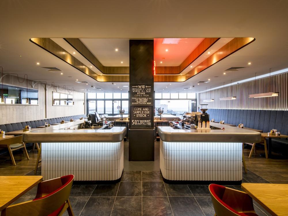 HOLIDAY INN BRIGHTON SEAFRONT — 8