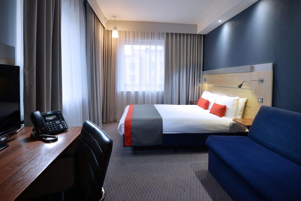 Holiday Inn Express Dublin Airport — 10