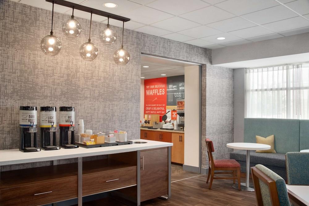 HAMPTON INN ST. LOUIS/COLUMBIA, IL — 8