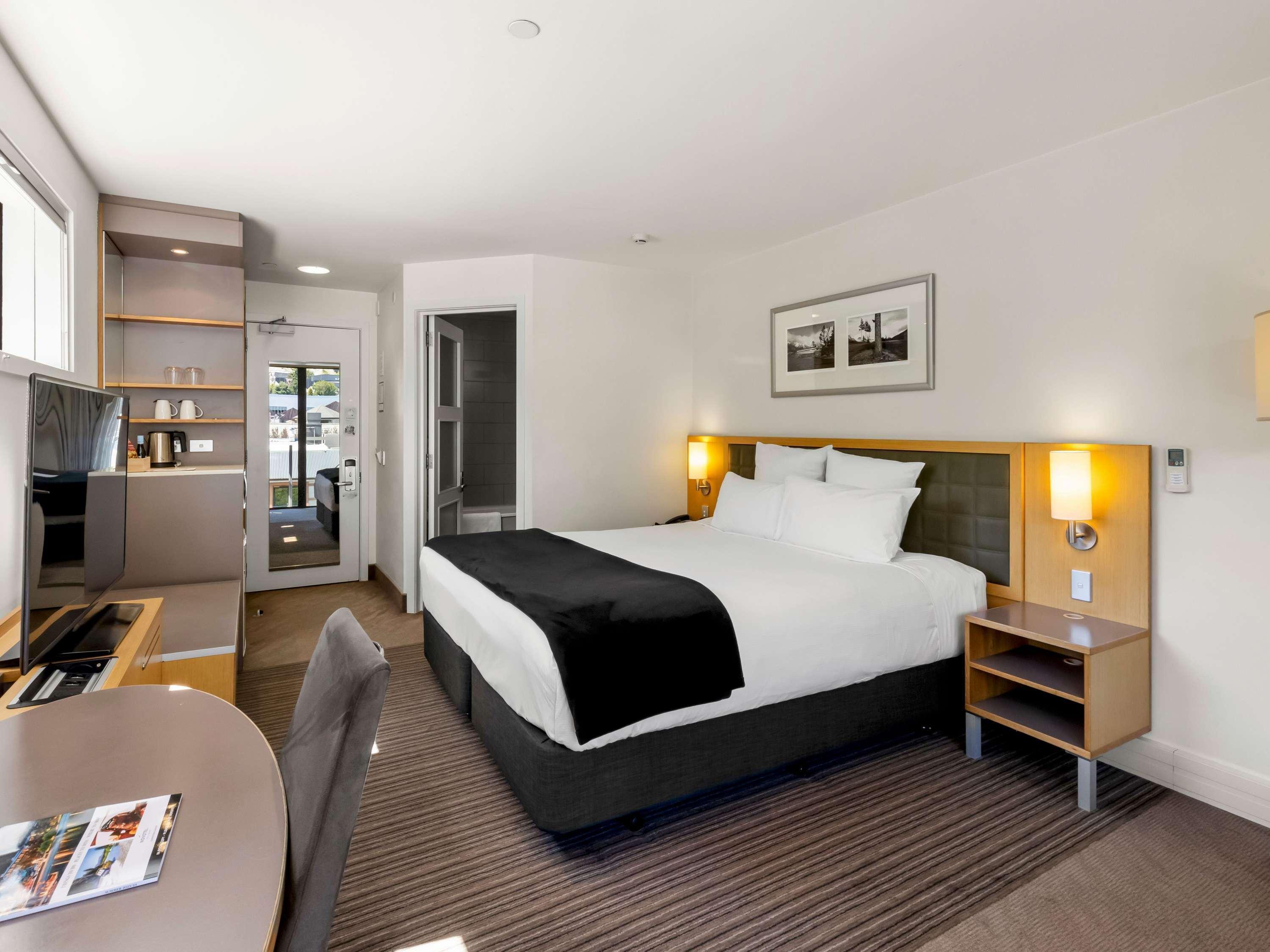 NOVOTEL QUEENSTOWN LAKESIDE — 8