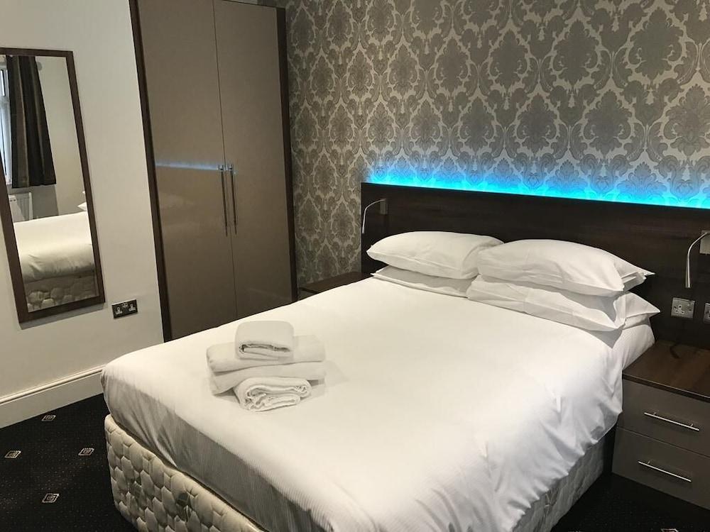 Marlborough Hotel — 10