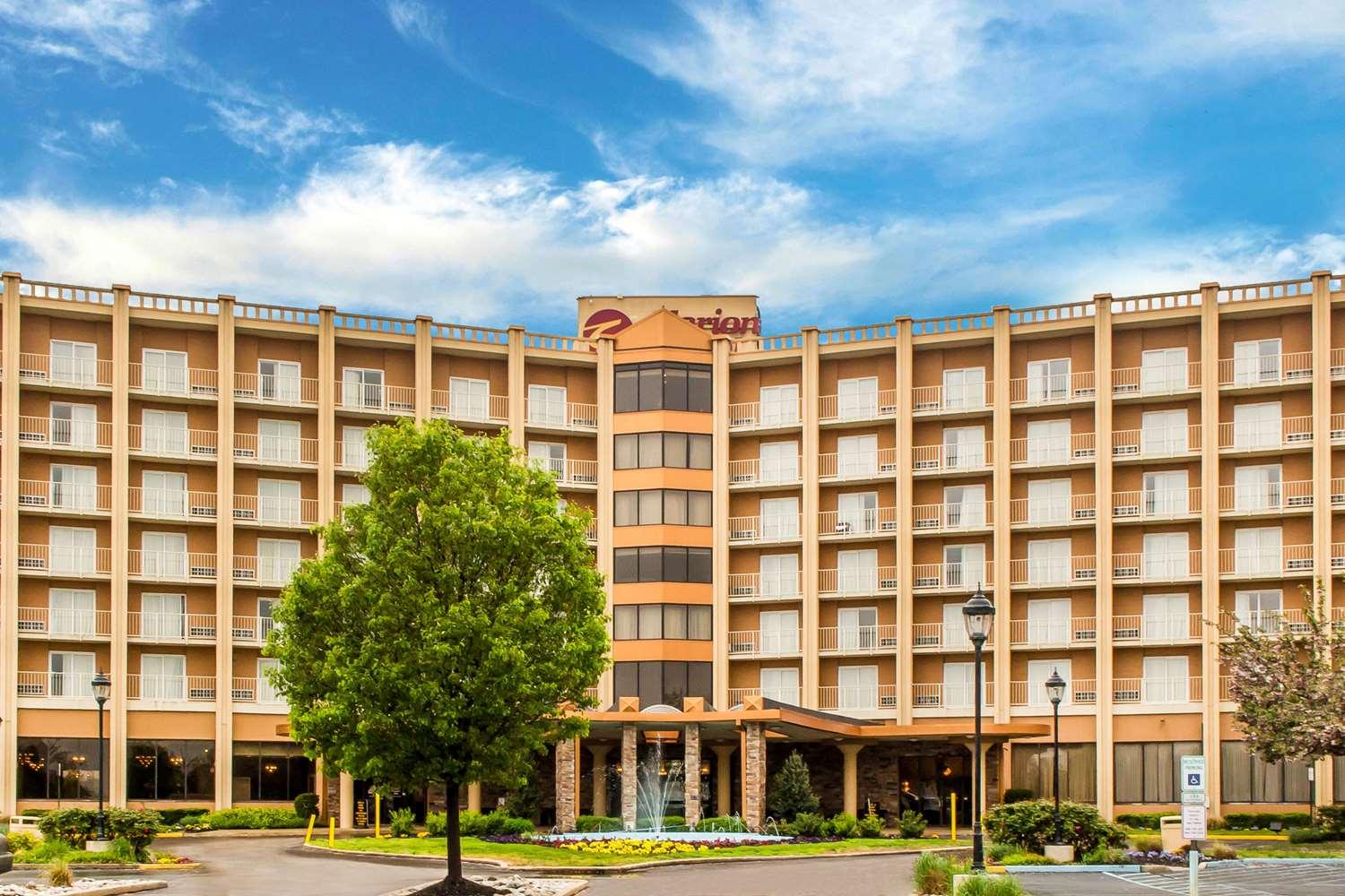 Clarion Hotel Philadelphia International Airport — 8