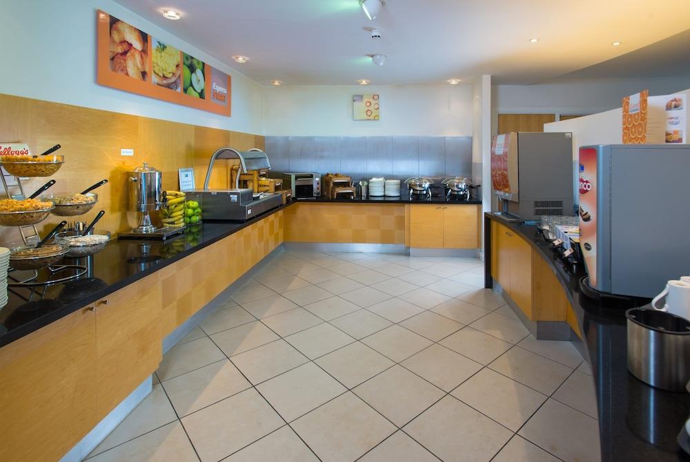 EXPRESS BY HOLIDAY INN BEDFORD — 5