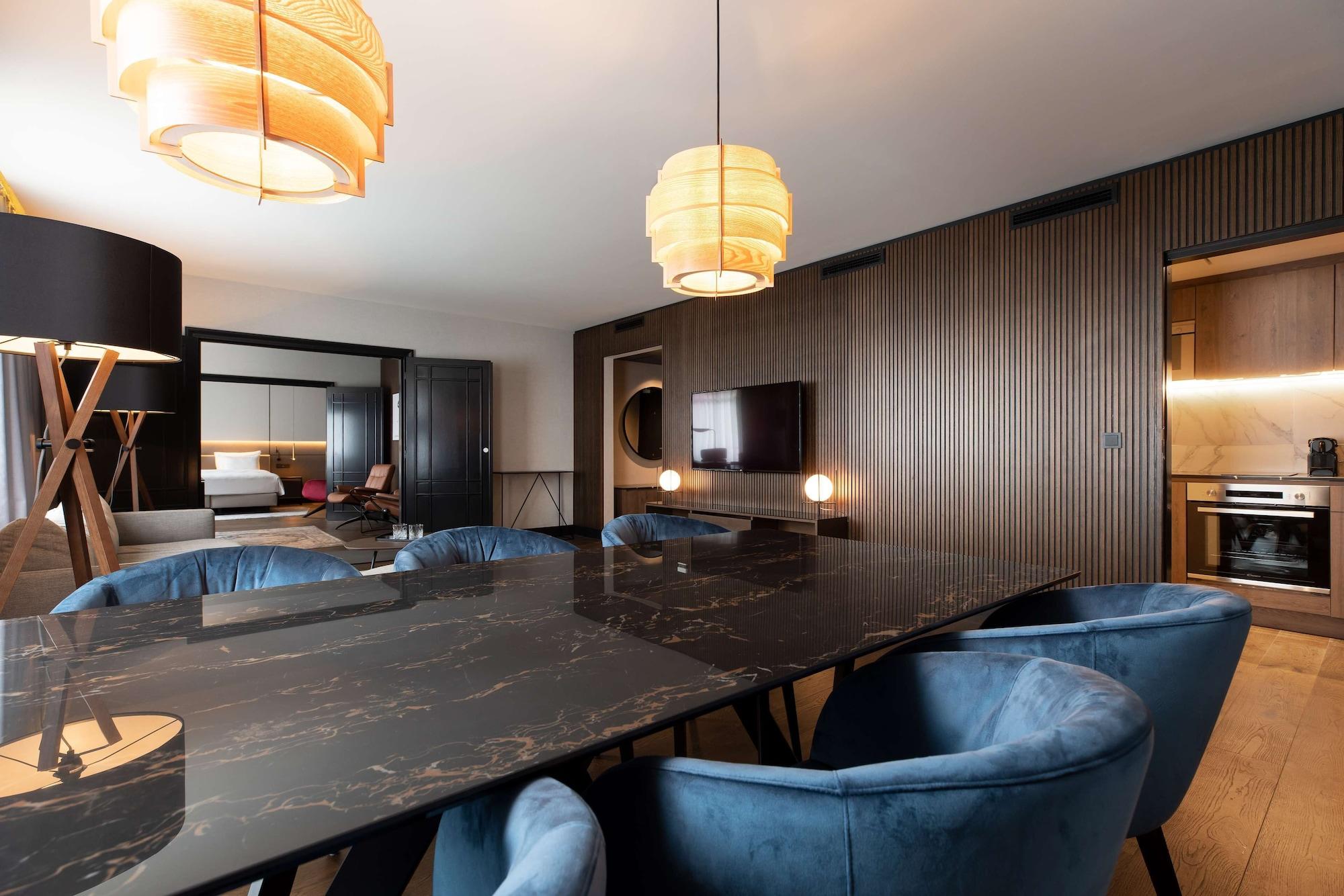 Radisson Collection Hotel, Grand Place Brussels — 8