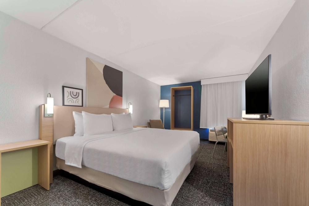 Spark by Hilton Grand Prairie — 8