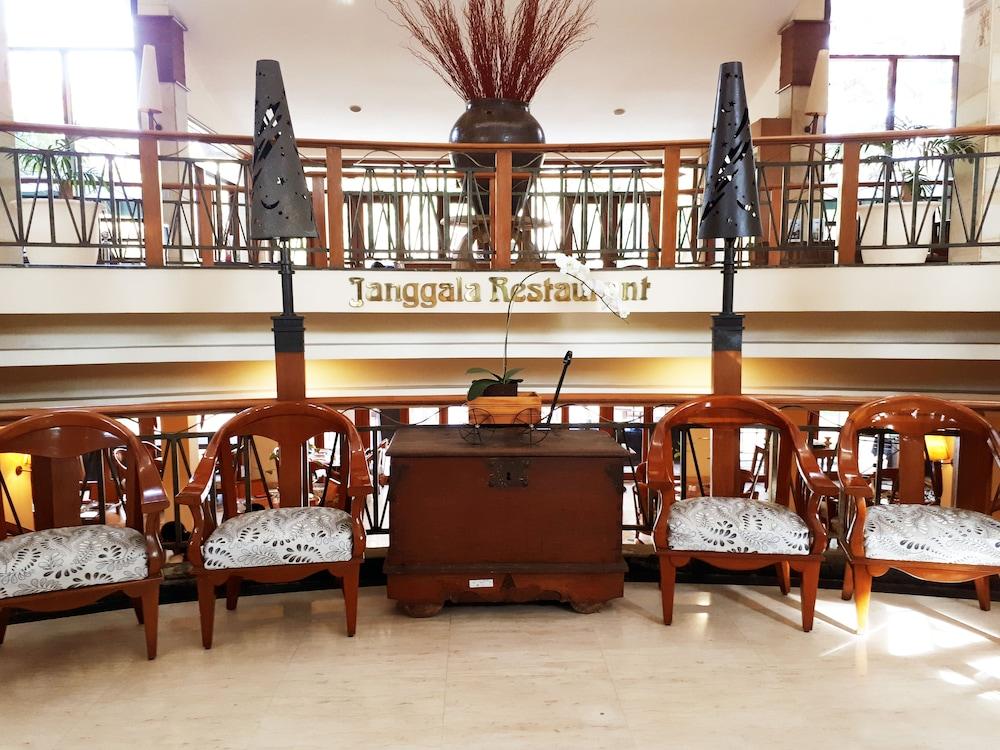 Grand Tropic Suites Hotel Surabaya 14544 — 10