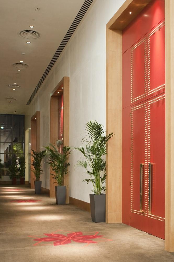 Crowne Plaza Abu Dhabi Yas Island — 7