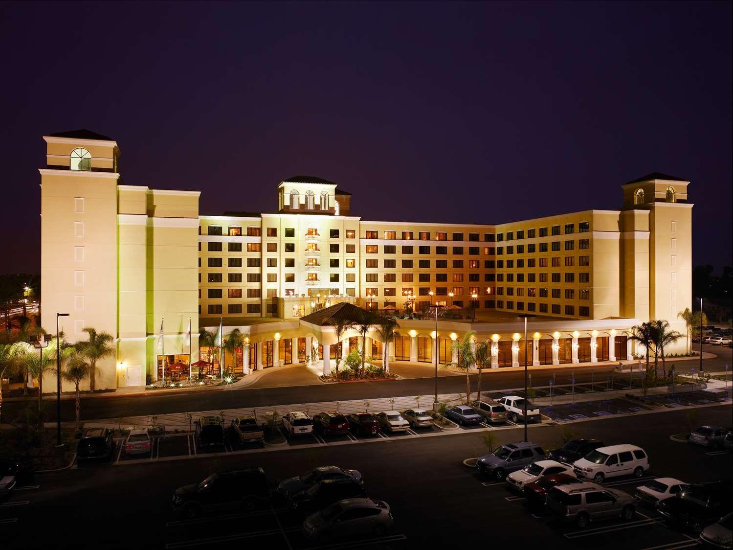DoubleTree Suites by Hilton Hotel Anaheim Resort - Convention Center — 4