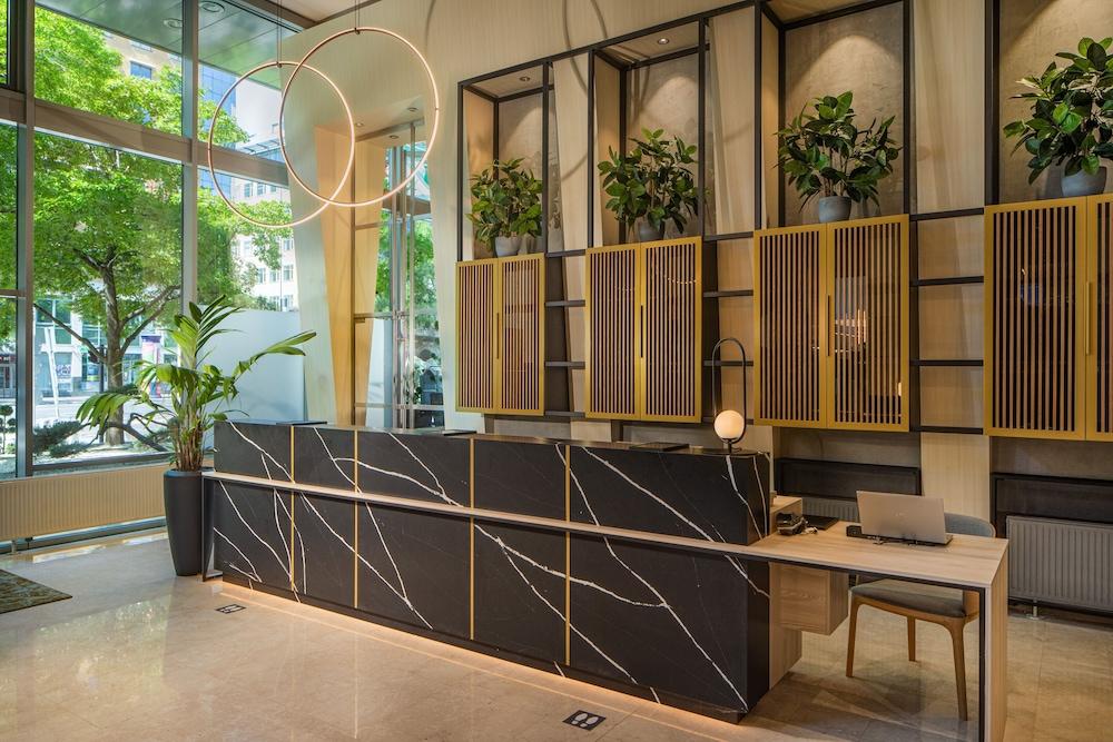 Crowne Plaza Budapest, an IHG Hotel — 9