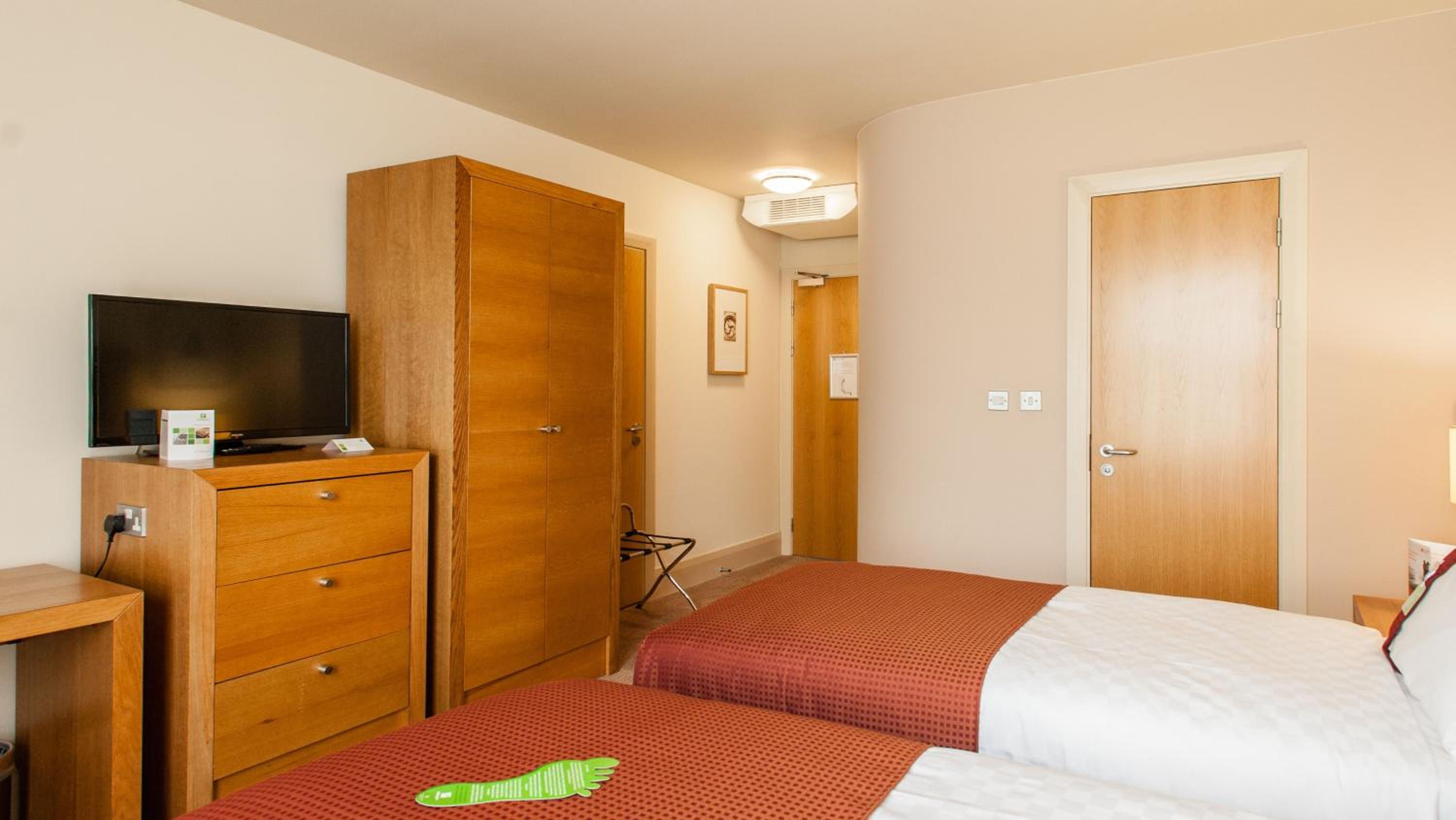 HOLIDAY INN DUMFRIES — 8