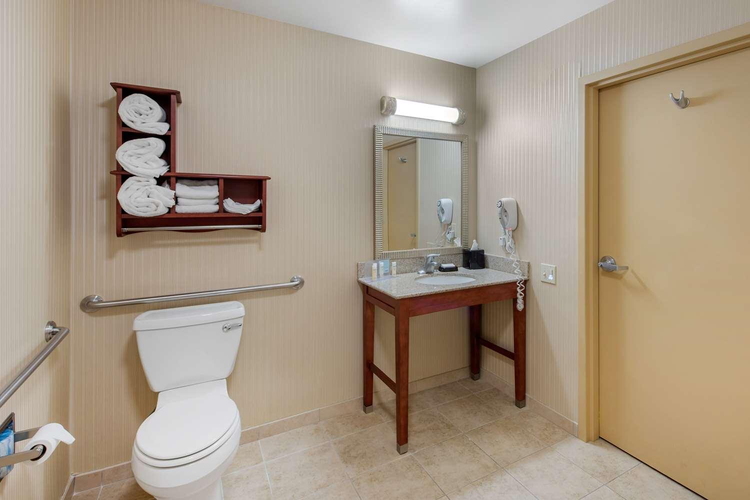 Hampton Inn And Suites Arcata — 1